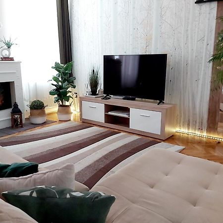 Lena Apartman - Eger Buitenkant foto