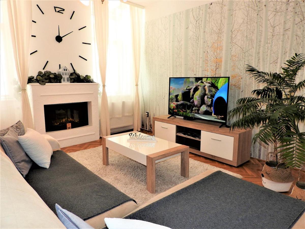 Lena Apartman - Eger Buitenkant foto