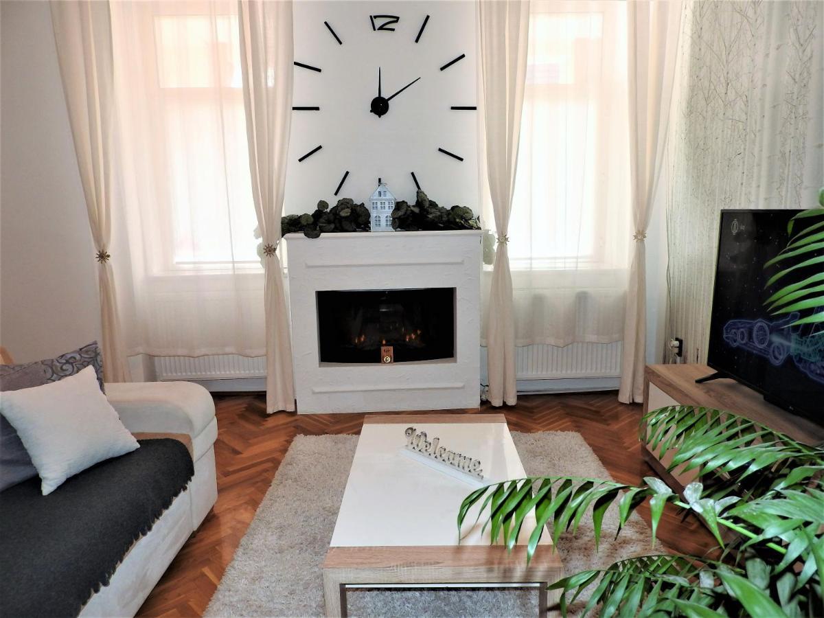 Lena Apartman - Eger Buitenkant foto