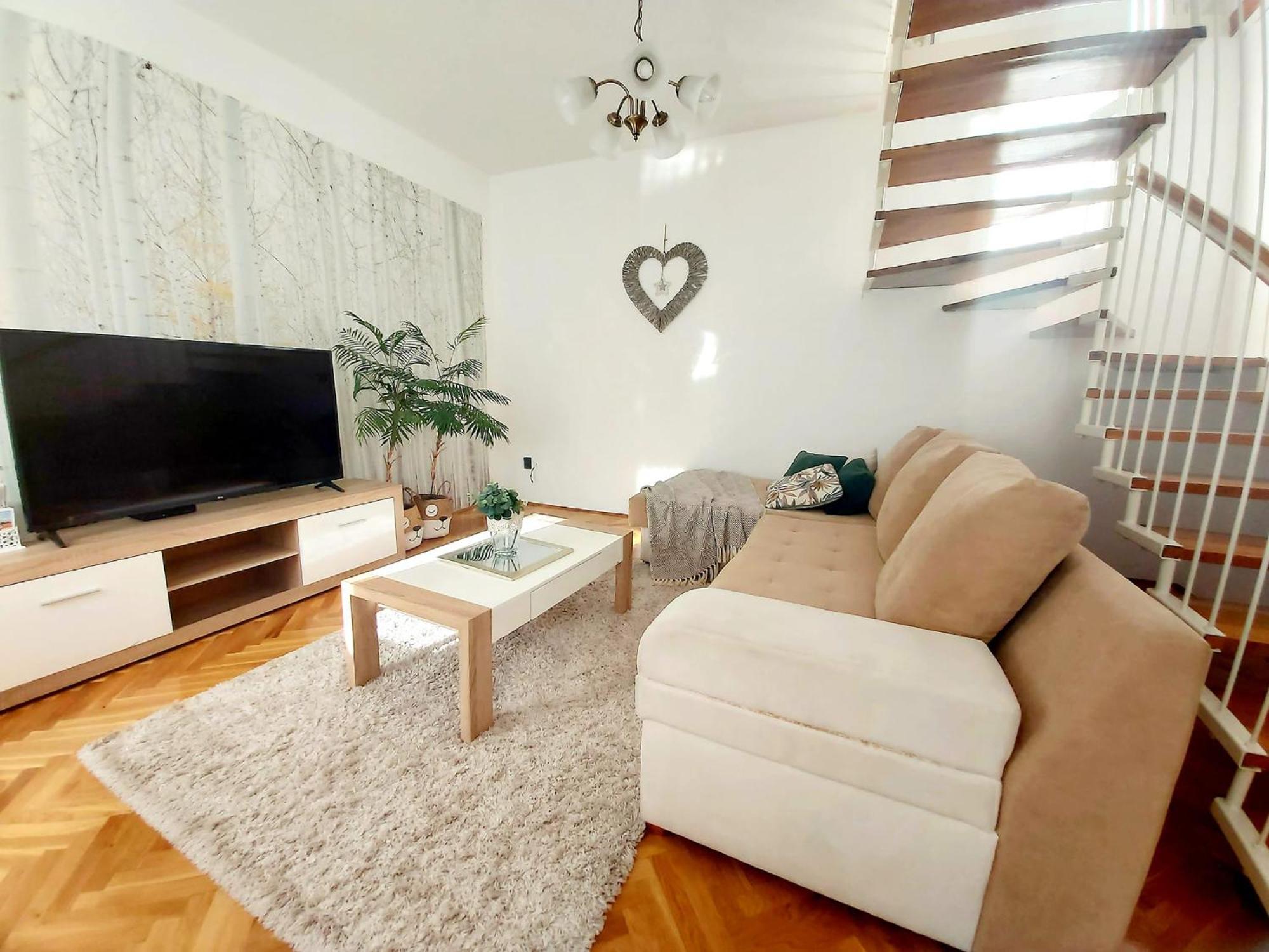 Lena Apartman - Eger Buitenkant foto